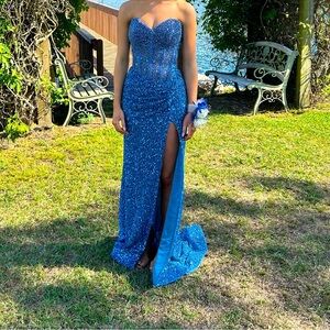 STUNNING Portia and Scarlet beaded formal gown. Perfect for prom!